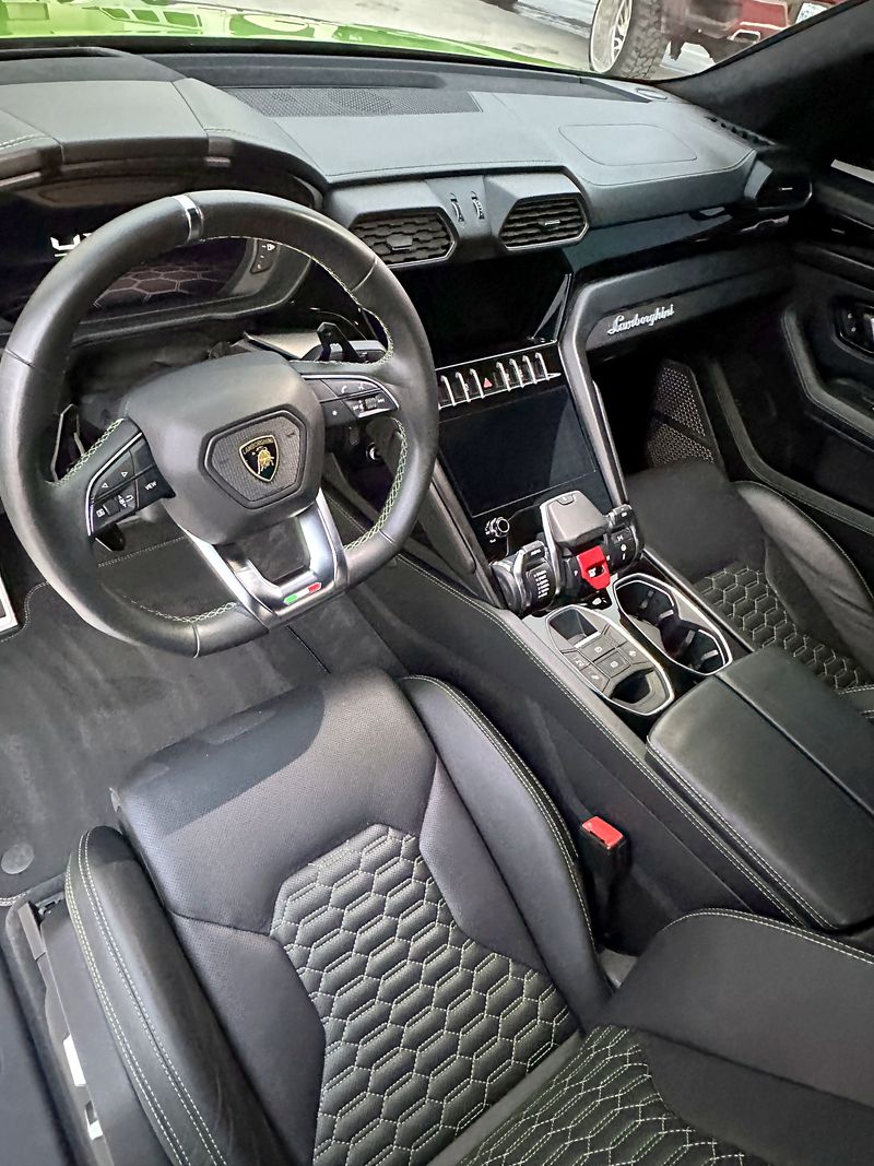 Lamborghini Urus interior after a full detail